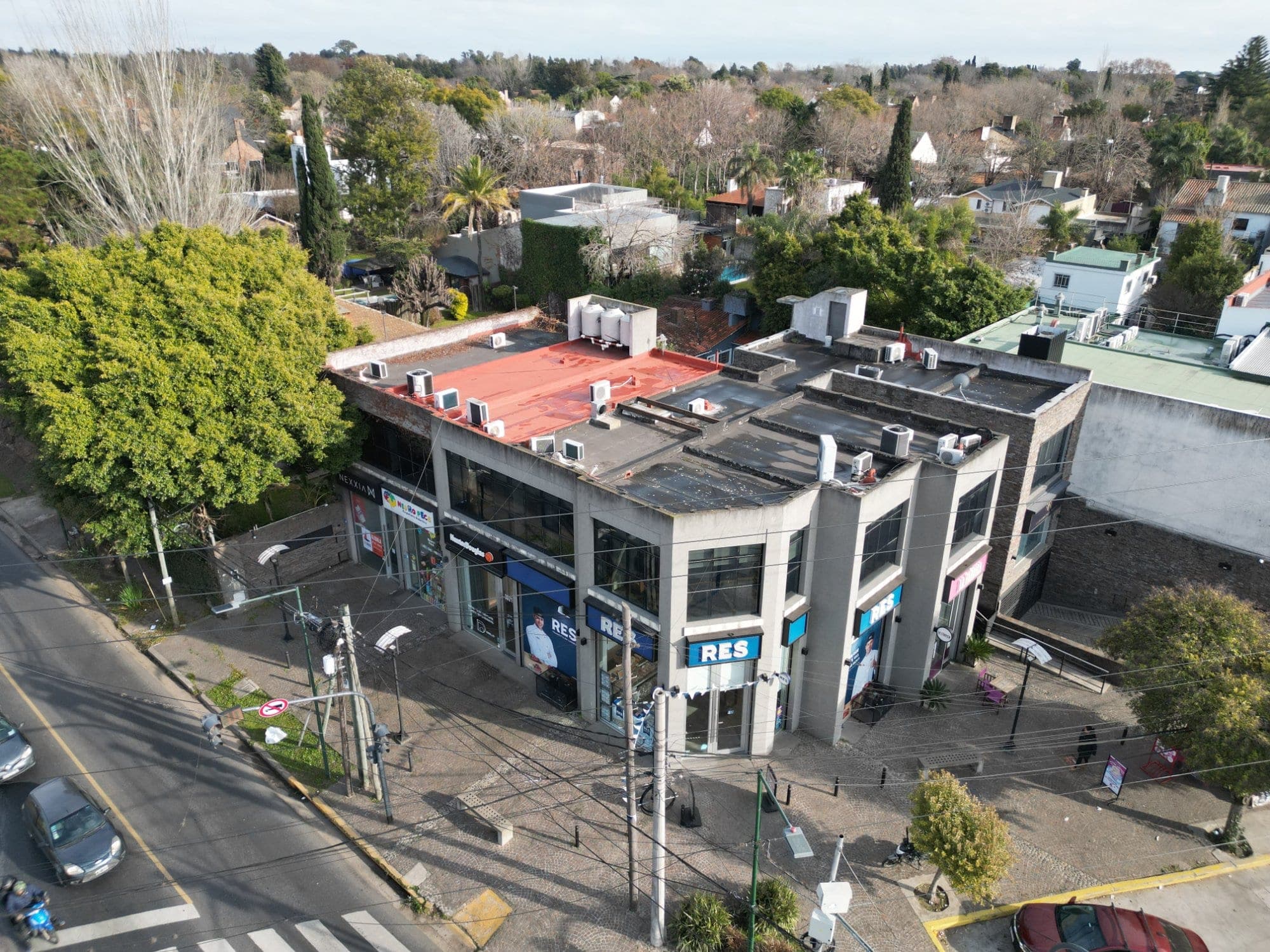 Increíble Oficina en Alquiler en Esquina en Las Lomas de San Isidro