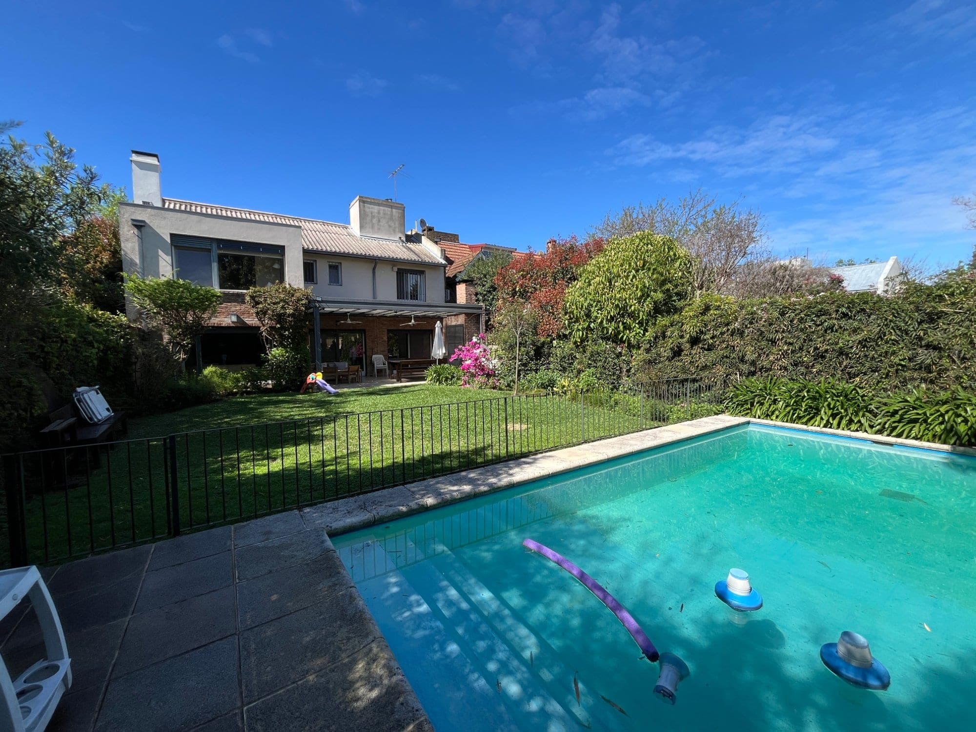 Imperdible Casa de 3 Dorm. con Jardín, Pileta en El Bajo de San Isidro
